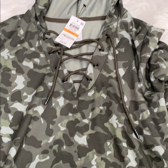 Ideology
Camouflage Warm-Up Hoodie - Picture 3 of 4